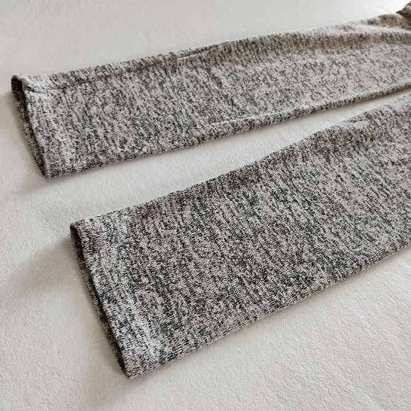 Women's French Atmosphere White & Grey Heathered Flowy Lightweight Knit Sweater - Picture 14 of 14